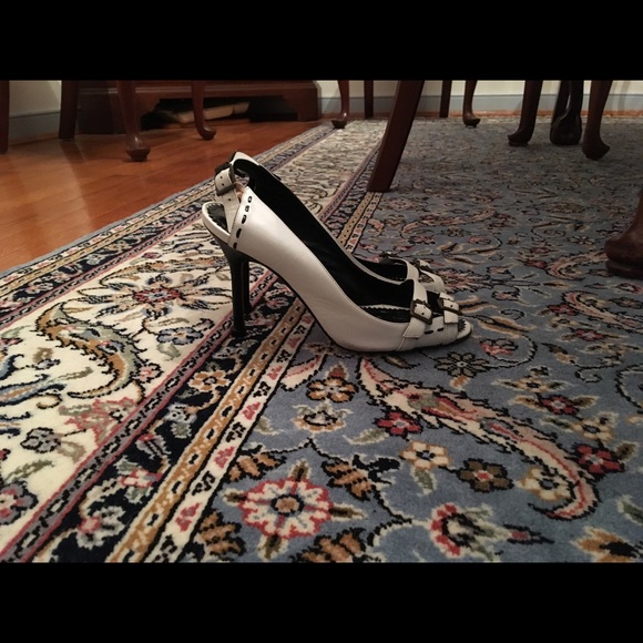 Manolo Blahnik white heels - Picture 4 of 5